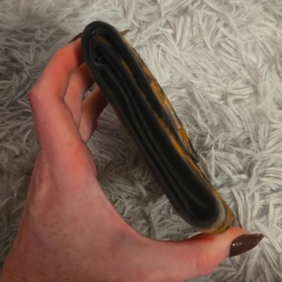 Prada Beautiful Leopard 🐆 Print Compact Wallet (EUC)(LN01319) - Picture 4 of 11